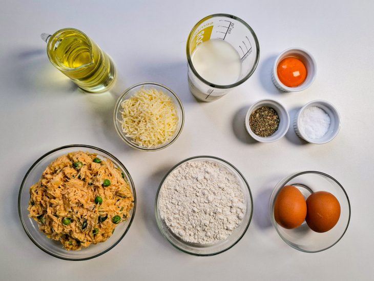 Ingredientes reunidos em uma bancada.