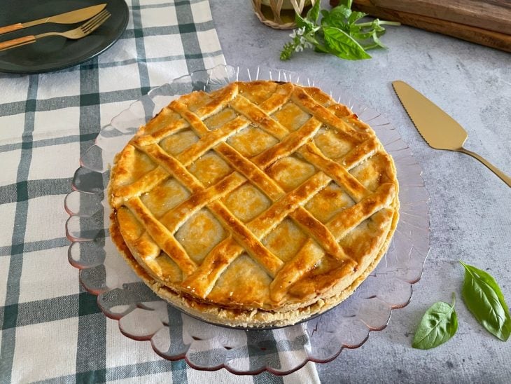 Empadão de camarão pronto para consumo.