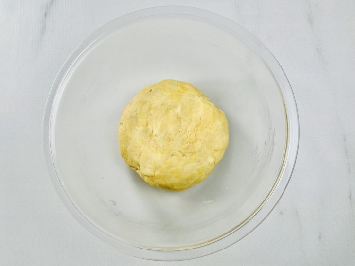 Massa de empadão no ponto.