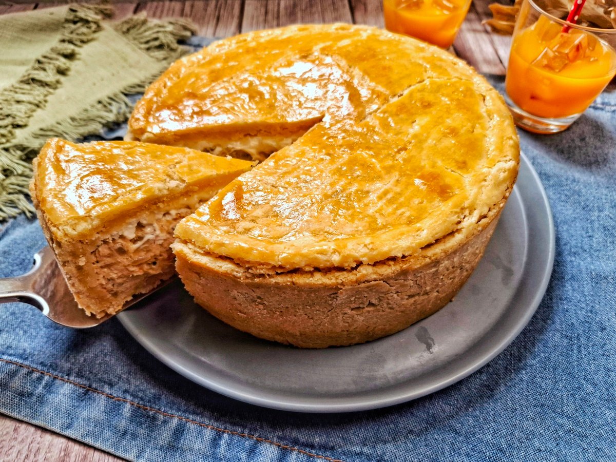 Empadão de frango cremoso