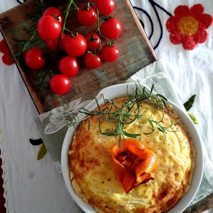 Empadão de queijo com peito de peru