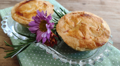 Empadinha de calabresa com requeijão