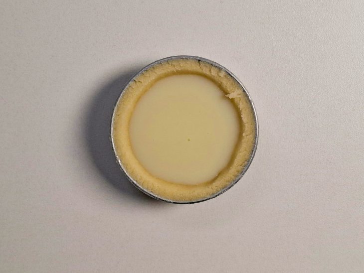 Leite condensado adicionado ao recheio das empadinhas.