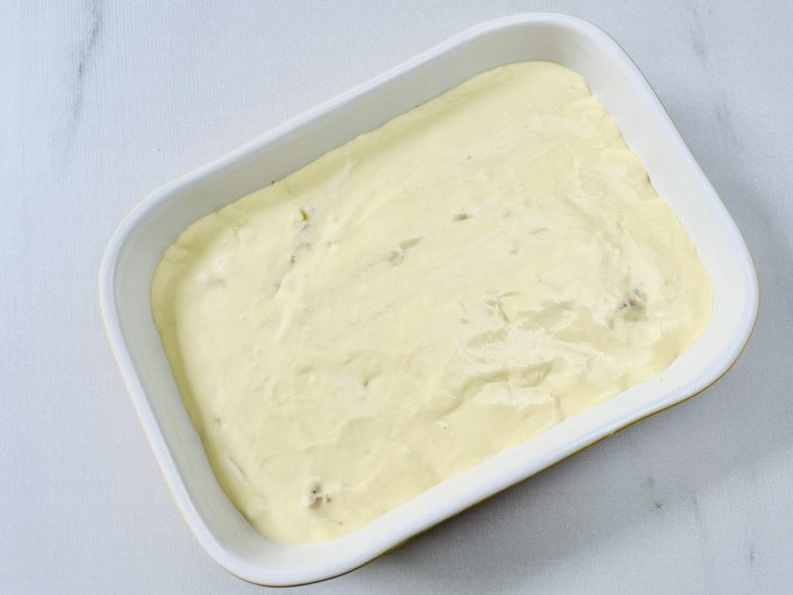 Camada de massa colocada no refratário.