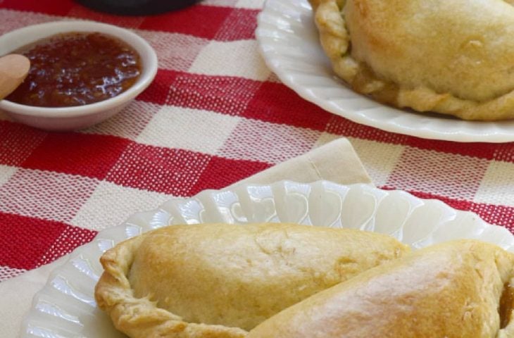 Empanadas com cebola caramelizada
