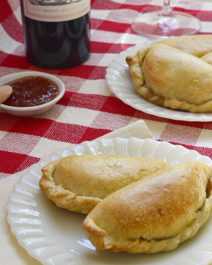 Empanadas com cebola caramelizada