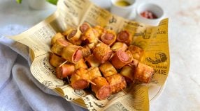 Enroladinho de salsicha com massa de pastel