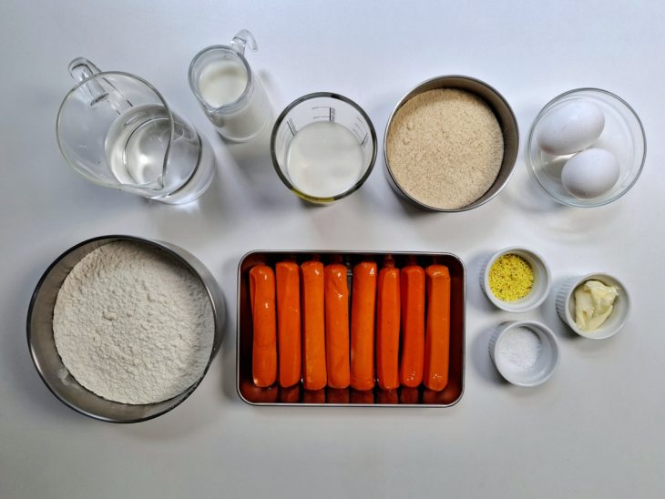 Ingredientes para a receita de enroladinho de salsicha fácil e rápido.