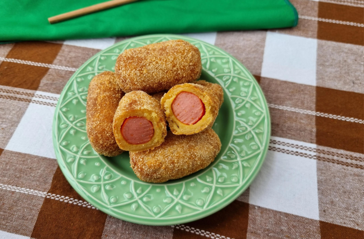 Enroladinho frito de salsicha