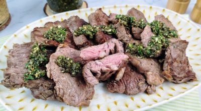 Entrecot ao molho de chimichurri