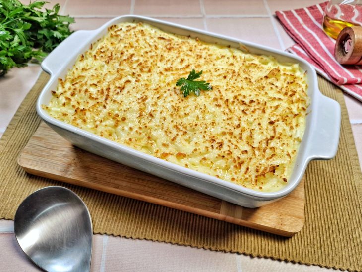 Escondidinho de frango pronto para consumo.