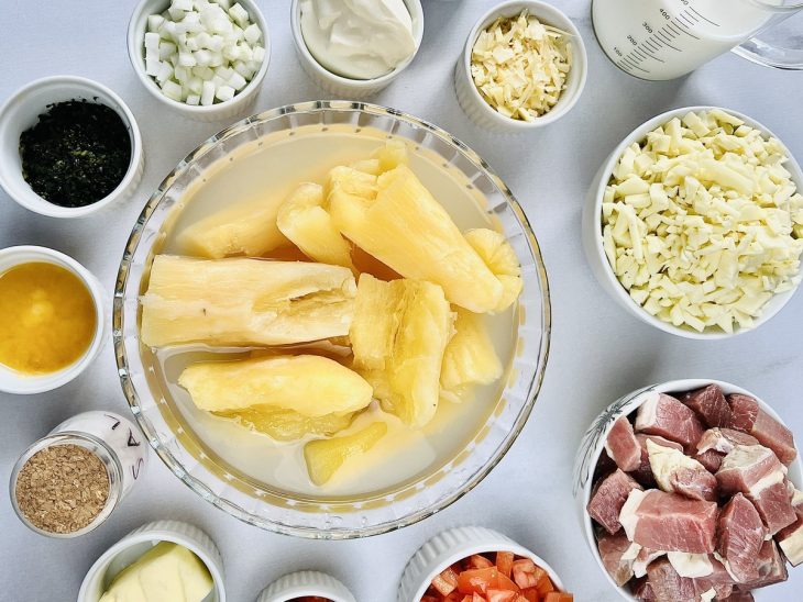 ingredientes para preparo de escondidinho de carne seca.