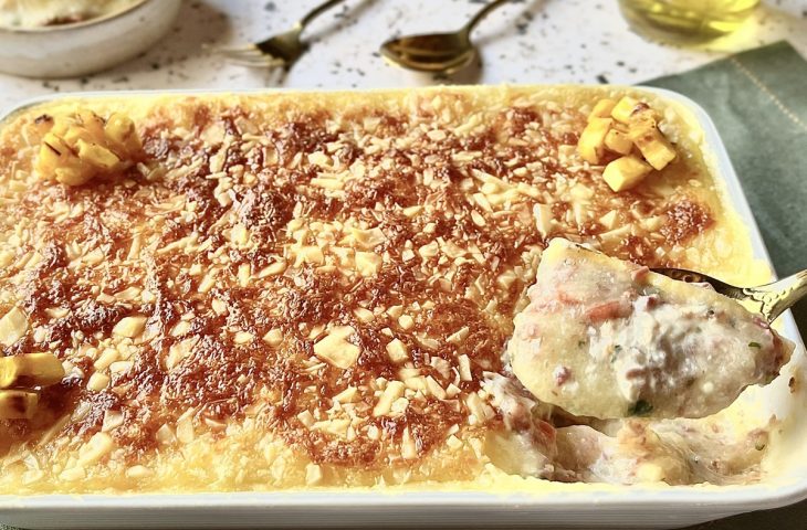 Escondidinho de banana-da-terra com carne seca