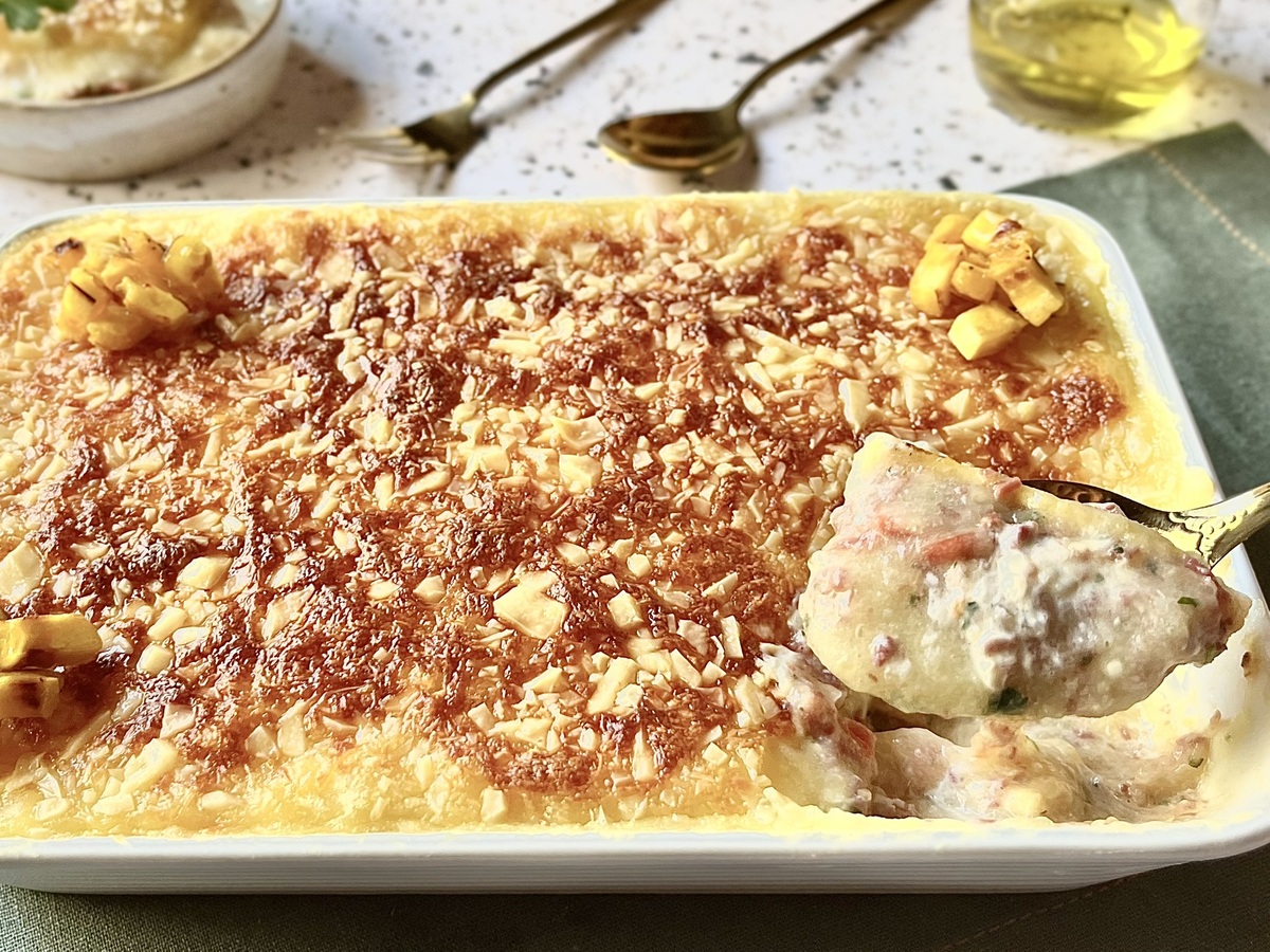 Escondidinho de banana-da-terra com carne seca