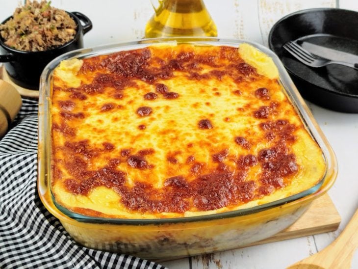 Escondidinho de carne de sol pronto para consumo.
