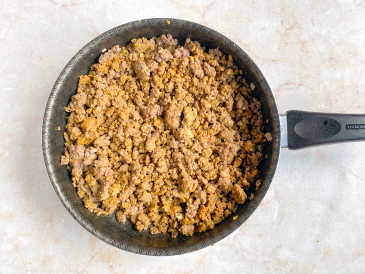 carne moída com temperos na frigideira