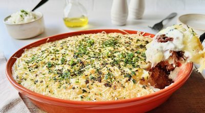 Escondidinho de carne seca com mandioca e requeijão