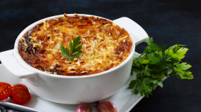 Escondidinho de linguiça e alho-poró