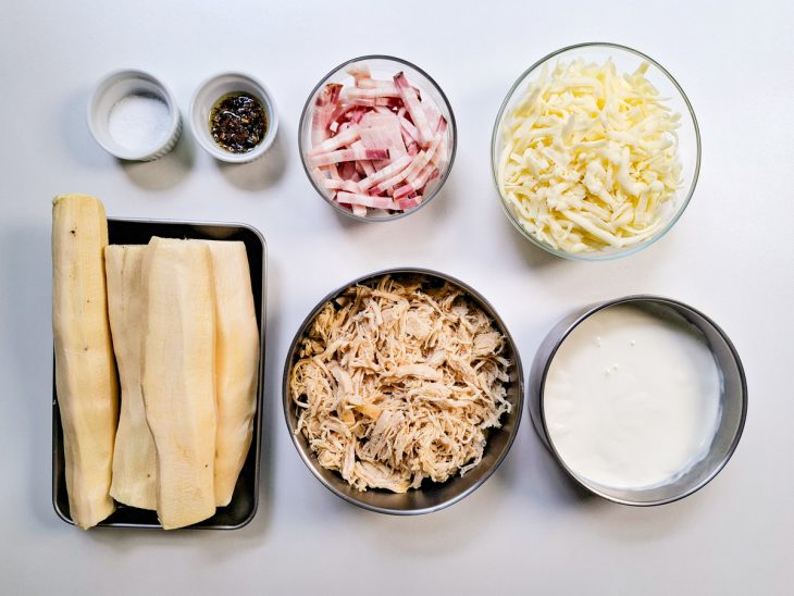 Ingredientes reunidos na bancada.