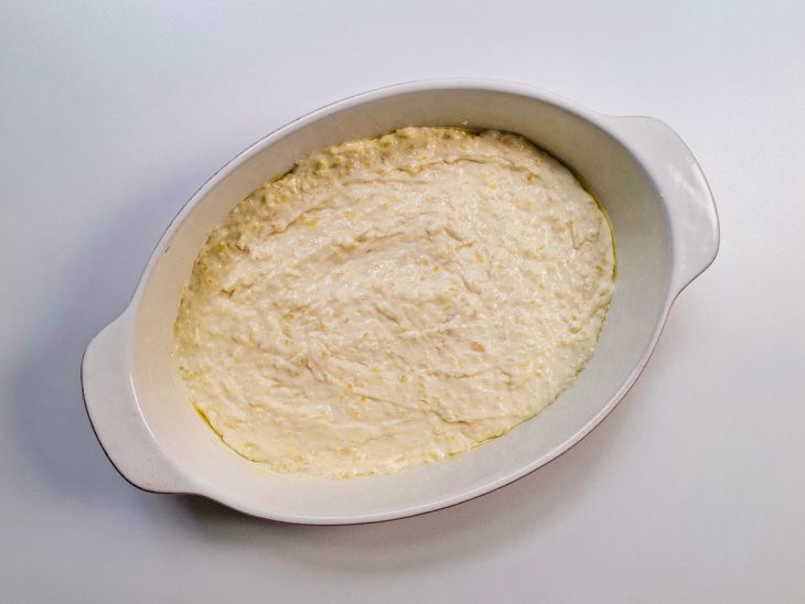 Na travessa, camada do creme.