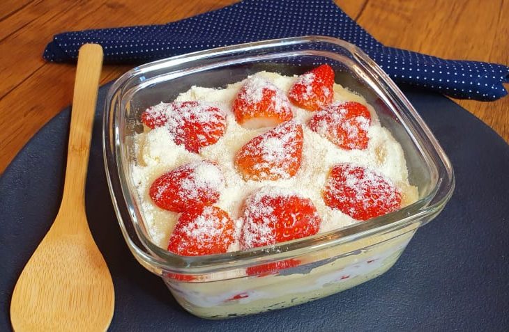 Escondidinho de morango com leite Ninho