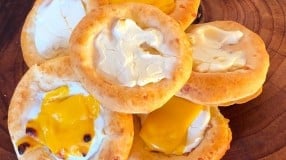 Esfiha de pão de queijo