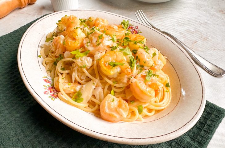 Espaguete Alfredo com camarão