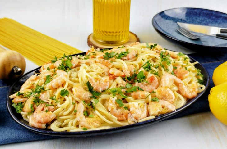 Espaguete ao limone com camarão