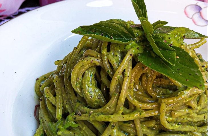 Espaguete ao pesto vegano