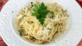 Espaguete com limão e parmesão