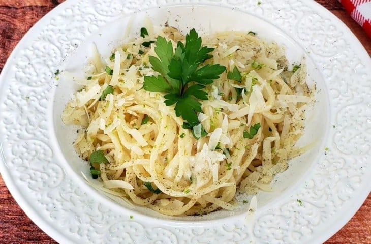 Espaguete com limão e parmesão