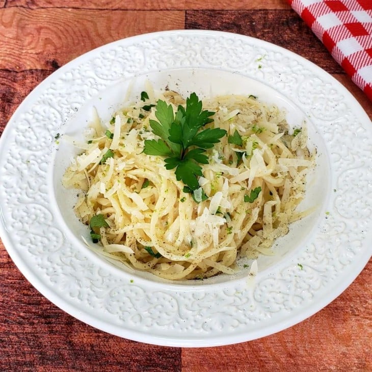 Espaguete com limão e parmesão