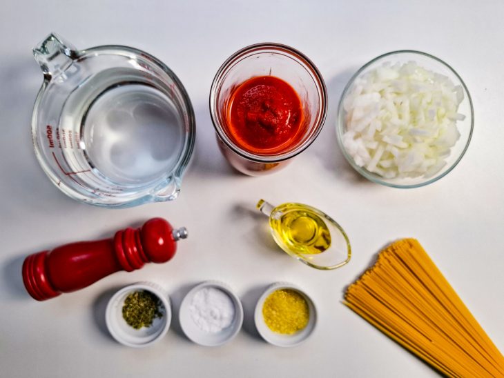 Ingredientes reunidos na bancada.