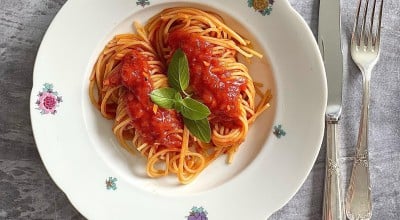 Espaguete com passata de tomate