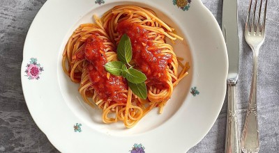 Espaguete com passata de tomate