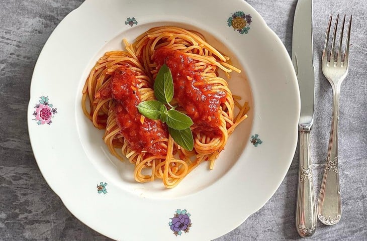 Espaguete com passata de tomate