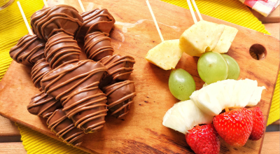 Espetinho de frutas