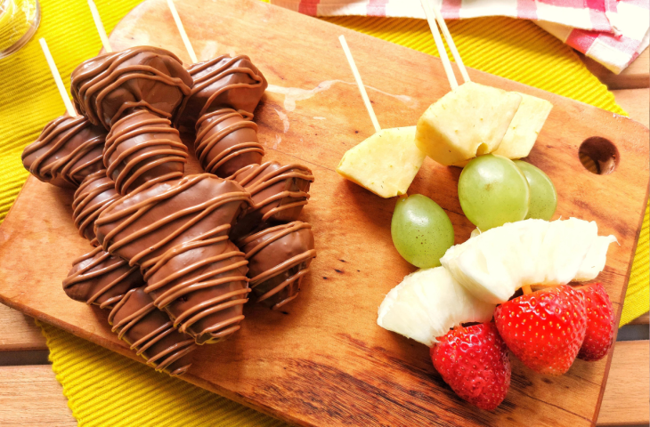 Espetinho de frutas