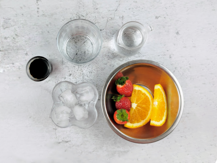 Ingredientes reunidos na bancada.