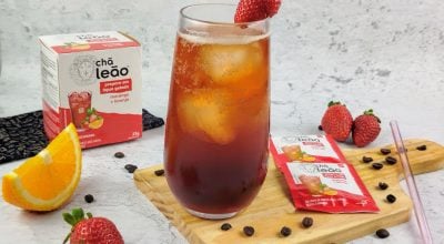 Espresso tônica com morango e laranja