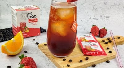 Espresso tônica com morango e laranja