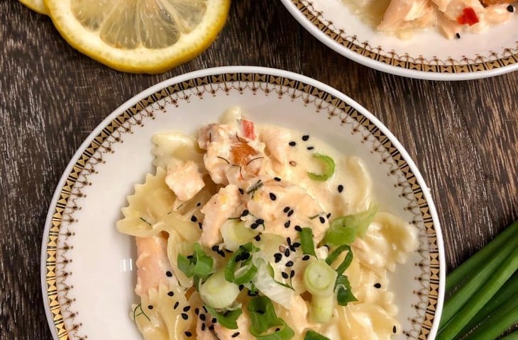 Farfalle com salmão