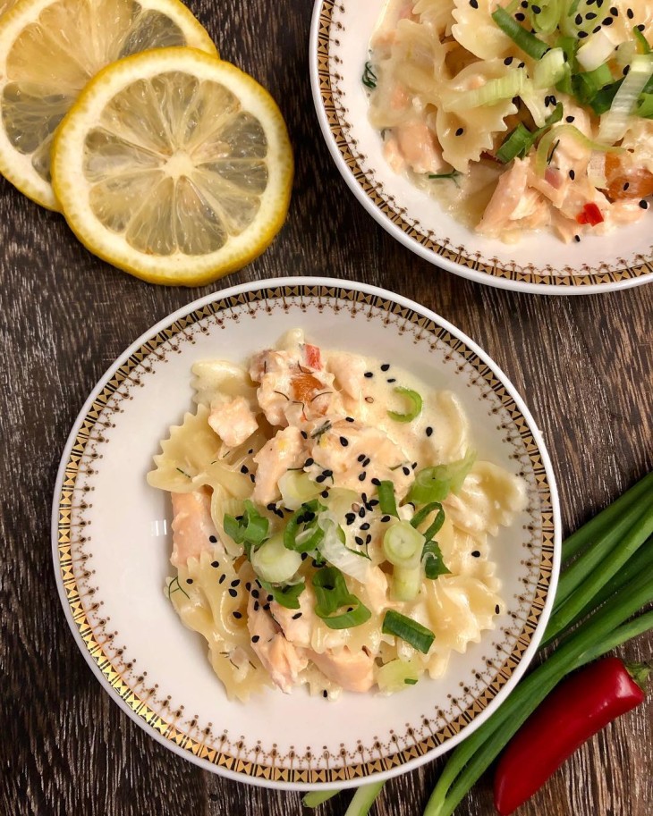 Farfalle com salmão