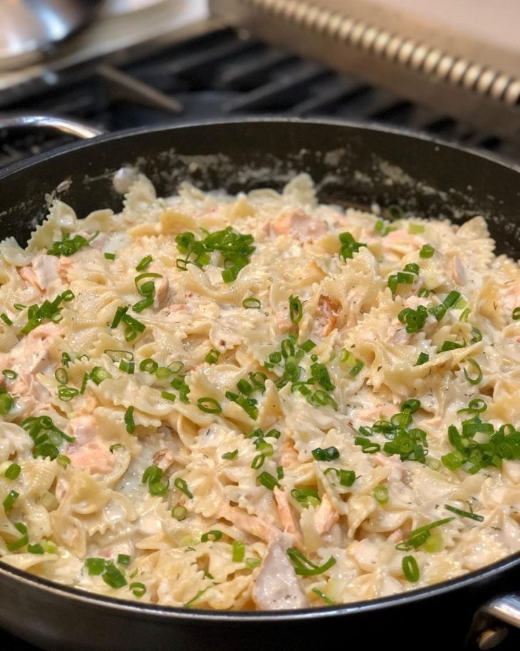 Farfalle limone com salmão