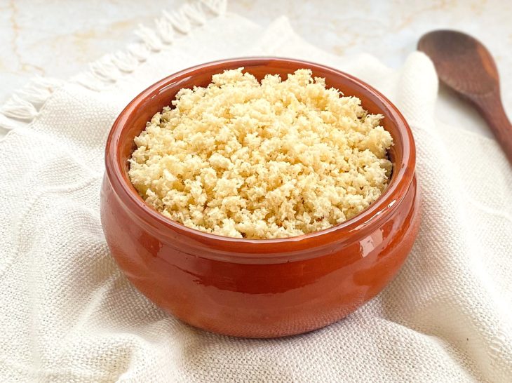 Farinha Panko caseira pronta para servir.