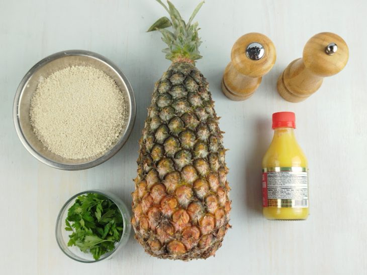 Ingredientes separados sobre a bancada.