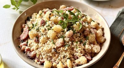 Farofa de abacaxi com bacon e calabresa