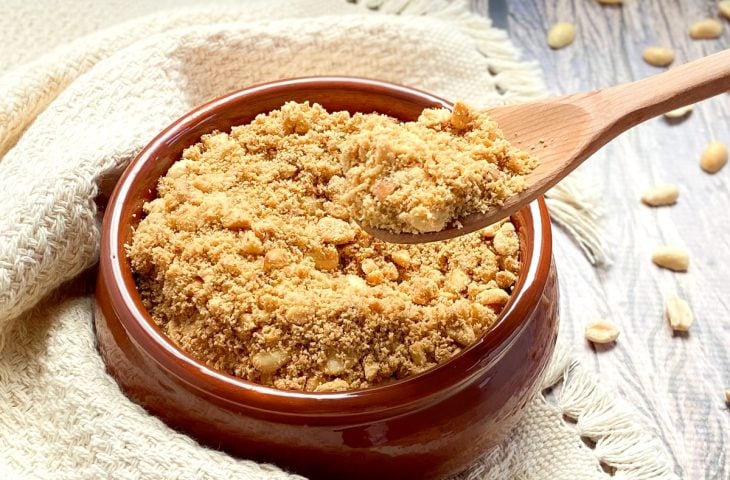 Farofa de amendoim crocante
