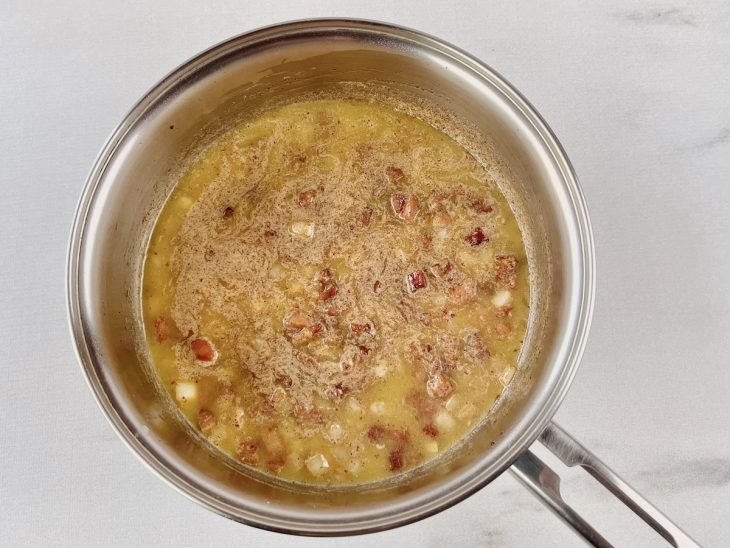 Margarina adicionada na panela.