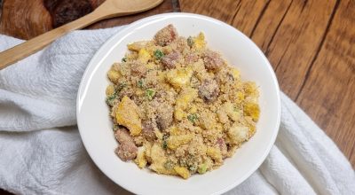 Farofa de bacon com ovo fácil